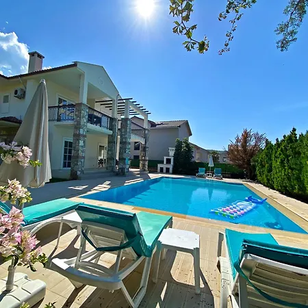 Апартаменты Gold 6 *